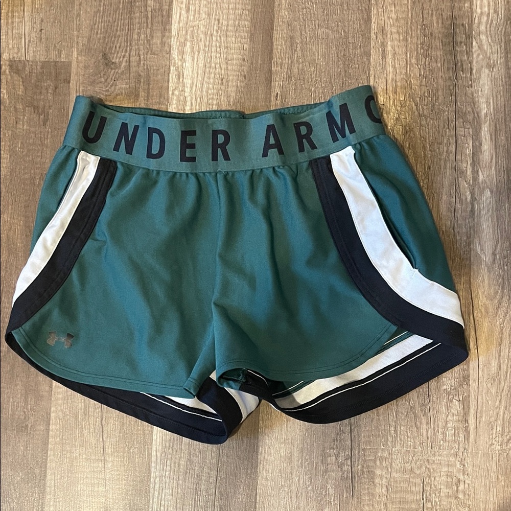 Under Armour women’s loose heatgear extra small shorts